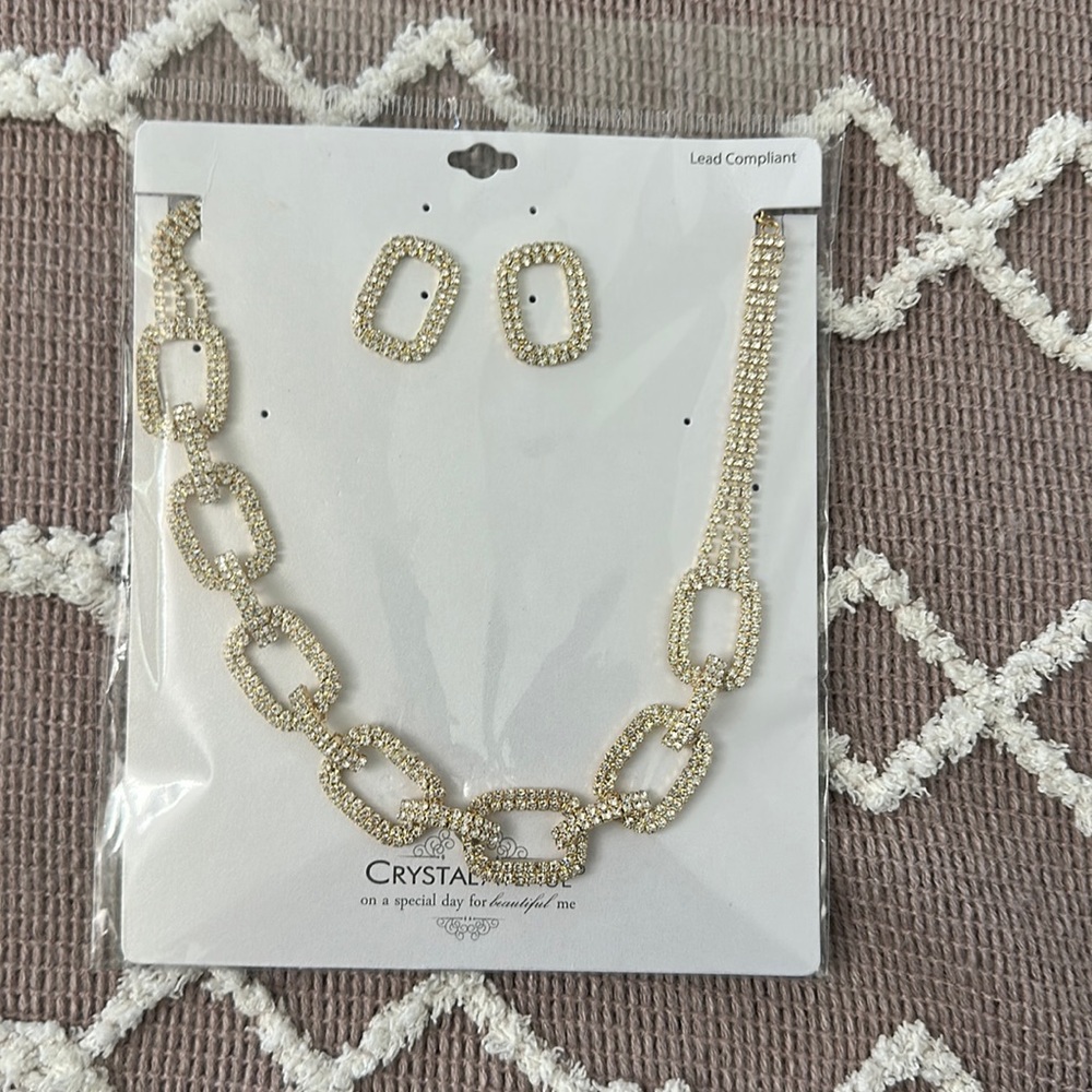Gold/glitter chain necklace with earrings